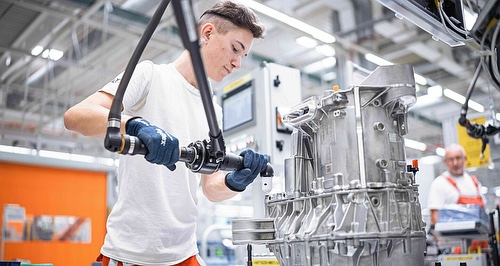 Audi e-motor production begins in Hungary