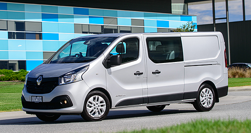 Manual only Renault Trafic Crew checks in