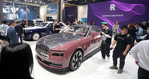 All-electric Rolls-Royce Spectre debuts