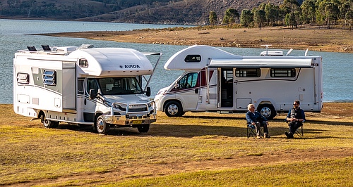 Victoria throws support at caravan-makers