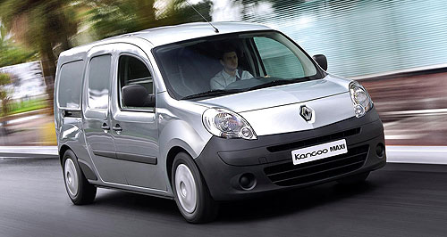 Renault Kangoo Maxi bounces in
