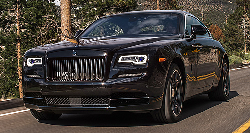 Rolls-Royce Wraith fades to Black