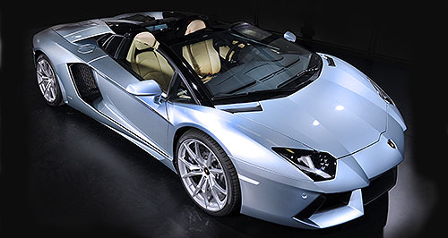 First look: Lambo lifts lid on Aventador Roadster