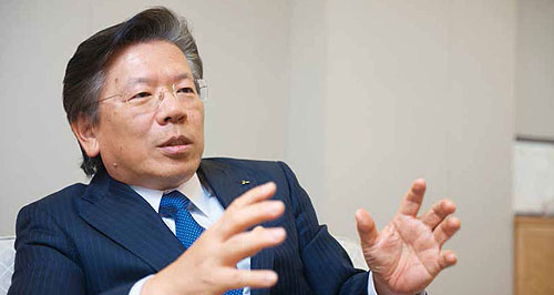 Mitsubishi president quits over fuel scandal