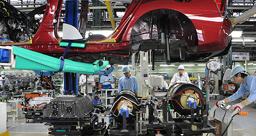 Toyota halts Japanese production