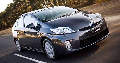 Prius pips Insight for top car award in Japan