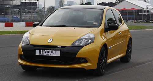 Renault rolls out F1 GP attractions