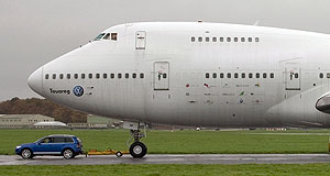 Touareg tows a 747