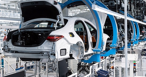Mercedes-Benz to halve its carbon footprint